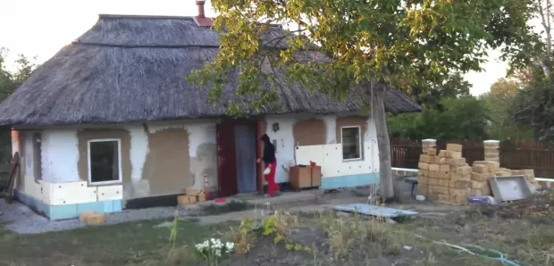 Хата у процесі ремонту / Скриншот з відео