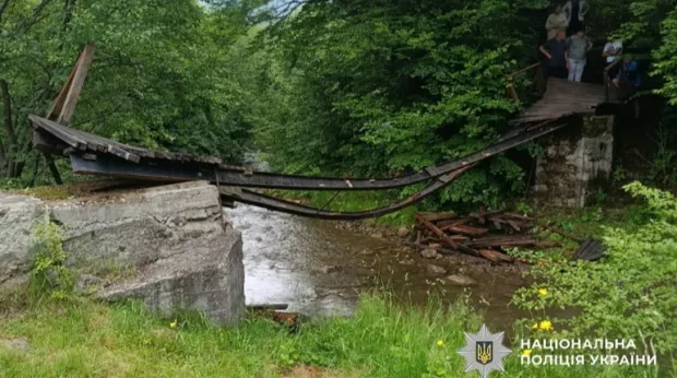 Декількох постраждалих дітей госпіталізували Фото: Головне управління Національної поліції Чернівецької області