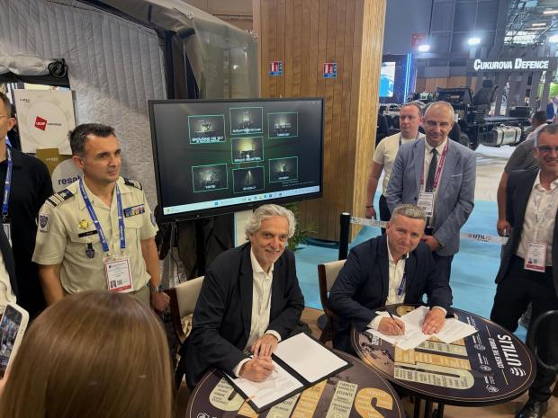 Церемонія підписання угоди між Ukrainian Unmanned Technologies та Haulotte. Червень 2026. Фото: NAUDI