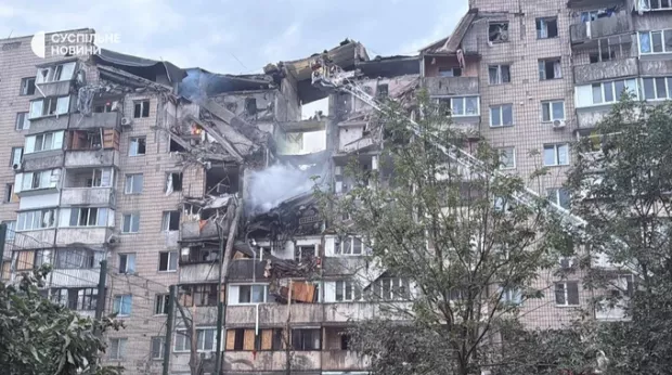Частково зруйнований будинок у Подільському районі