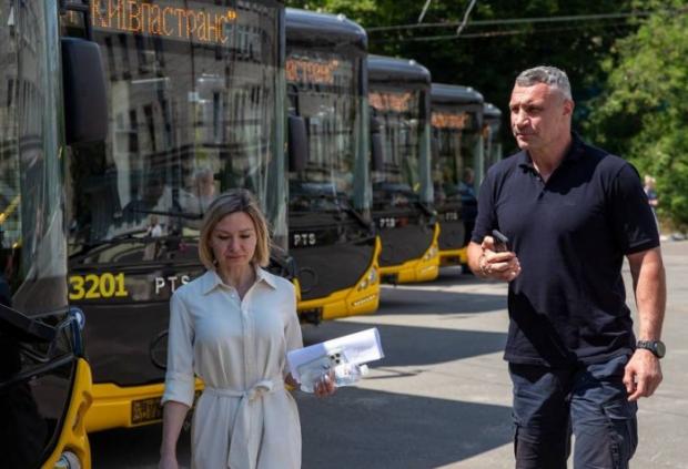Транспорт дорожчає, гаджети чиновнків теж...