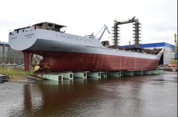 Росія спустила на воду новий танкер для свого військово-морського флоту (фото)
