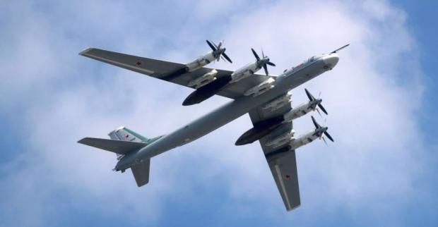 Ту-95МС без хвоста: з'явилося супутникове ФОТО бомбардувальника РФ після удару