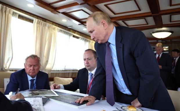 Путін воліє пересуватися на бронепоїзді з кулеметниками