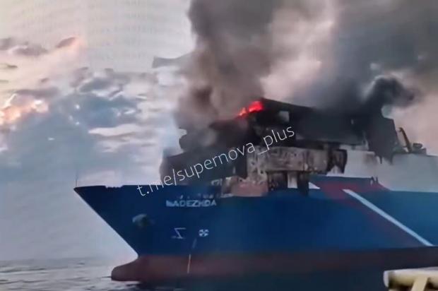 Пожежа на вантажному судні NADEZHDA. 4 серпня 2026 року. Стоп-кадр із відео Supernova+