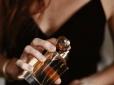 Ніколи не розтирайте парфум на зап'ястках! Помилка, яка руйнує все