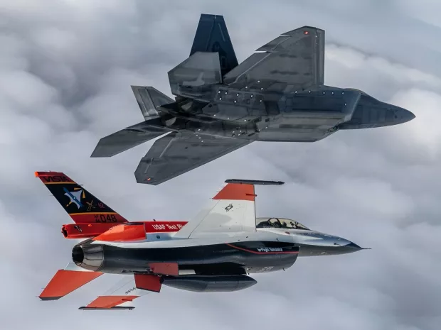 X-62 VISTA в спільному польоті з F-22. Фото ВПС США