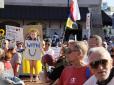 “Моя Польща не б’є, не ображає, не цькує”: У десятках міст сусідньої країни пройшли масові акції проти нападів на українців