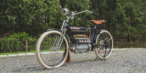 Pierce Four 1910 року
