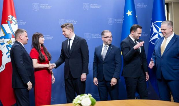 Підписання інвестиційної угоди щодо нового заводу боєприпасів у Литві. Фото: Andrius Ufartas/ELTA.