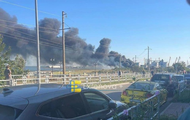 Палають резервуари з паливно-мастильними матеріалами в Єйську