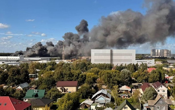 У підмосковному Акулово загорівся склад