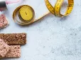Їсте протеїнові батончики щодня? Гастроентерологи попередили про неприємні наслідки