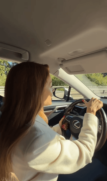 Тіна Кароль за кермом Lexus. Фото: Instagram