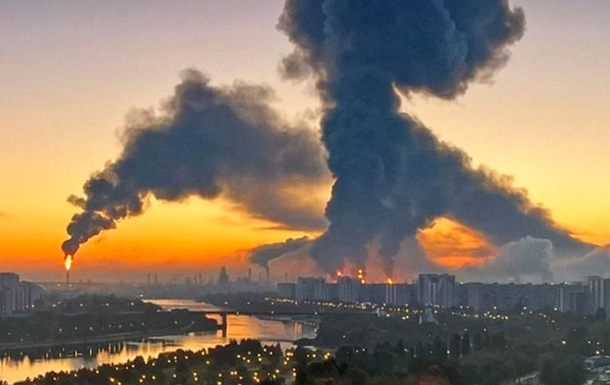 Пожежа на Московському НПЗ внаслідок атаки дронів