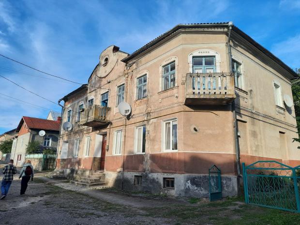 Одна з давніх кам’яниць у вірменському кварталі Язловця