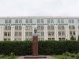 З центру міста Суми прибрали пам'ятник Макаренку. Чому уславленого педагога двирішили декомунізувати
