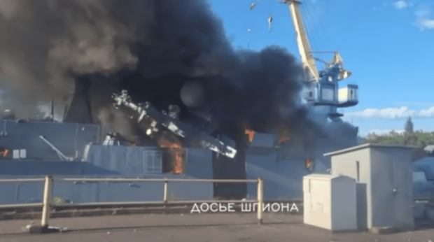 Пожежа на корветі «Бойкий». 4 червня 2026 року. Стоп-кадр із відео опублікованого «Досье Шпиона»
