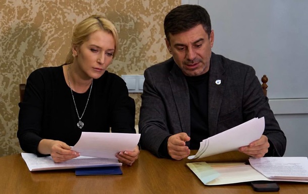 Дмитро Лубінець з російською уповноваженою з прав людини Яною Лантратовою