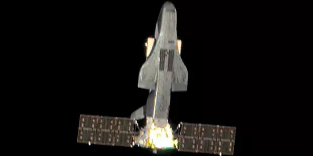 Супутник Maxar зняв китайський космоплан у високій роздільній здатності (Фото: Maxar Technologies)