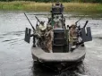Шестиствольний шквал вогню на воді: ССО показали як патрулюють акваторію Дніпра на катерах SOC-R (відео)